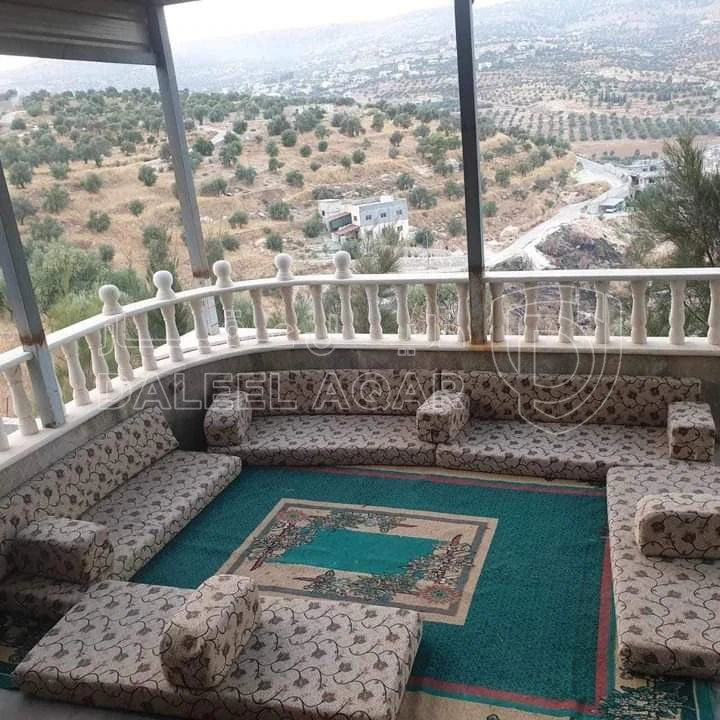 أرض في رض مشجرة ومخدومة في دير الليات – جرش - 55,000 دأ - صورة 1
